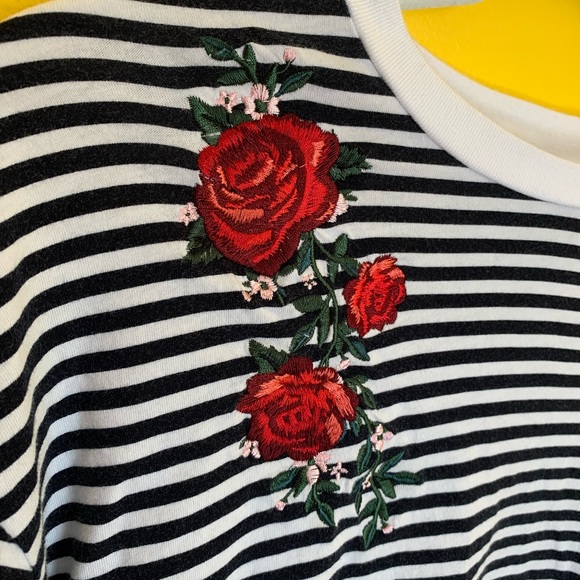 Cropped Embroidered Striped Top - Picture 3 of 6